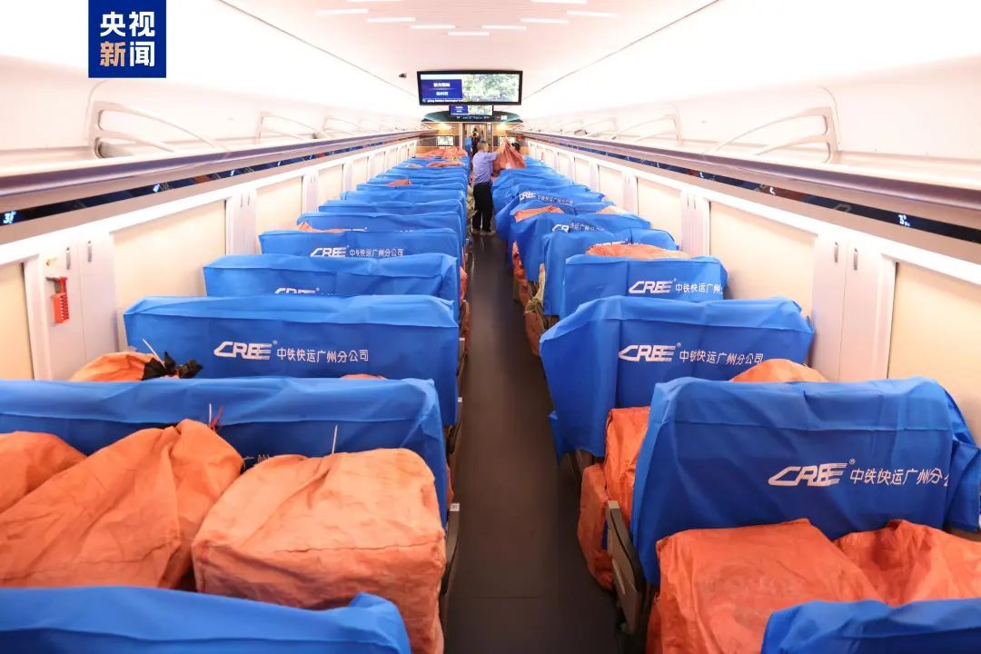 首趟“荔枝专列”驶出大湾区,华中地区市民快尝鲜 首趟“荔枝专列”驶出大湾区,华中地区市民快尝鲜