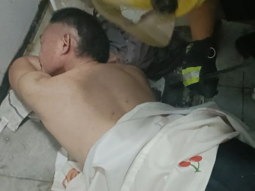 吓人!天花板上怎么伸出来一只手?🤯 吓人!天花板上怎么伸出来一只手?🤯