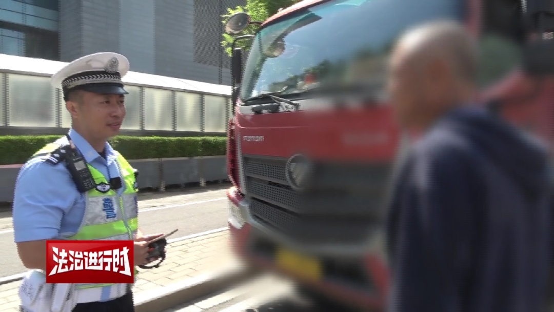 北京一司机遇到网红交警执法,当场起誓:我是清白的! 北京一司机遇到网红交警执法,当场起誓:我是清白的!