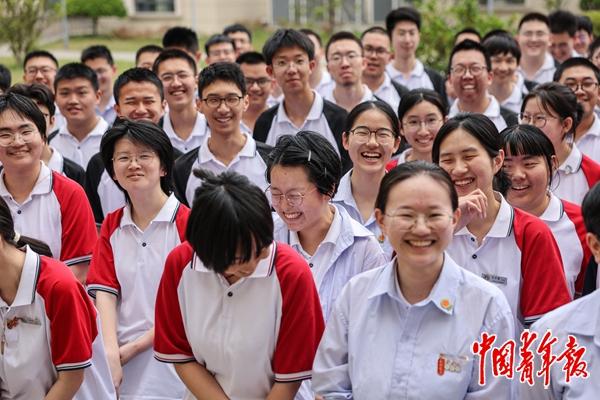 越过晨昏 奔赴山海