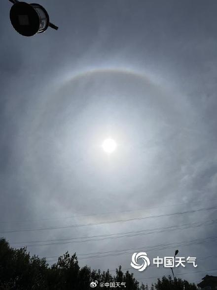 芒种日 北京天空现日晕景观