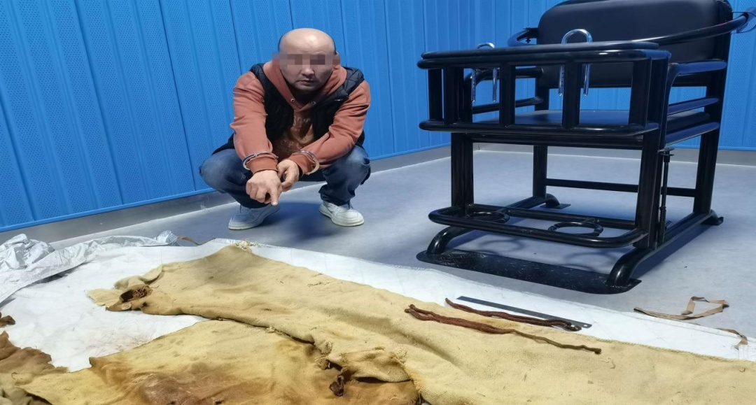 惊了!男子从干尸上扯下“裹尸布”,保存20年后拿出来卖?! 惊了!男子从干尸上扯下“裹尸布”,保存20年后拿出来卖?!