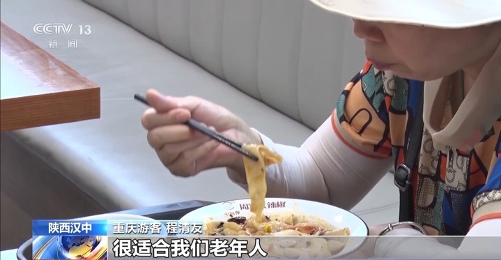 23元吃三餐！同学会+篝火趴 中小城市这样宠银发旅居客