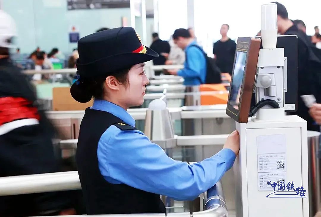 高铁列车“飙车”?官方解答来了! 高铁列车“飙车”?官方解答来了!