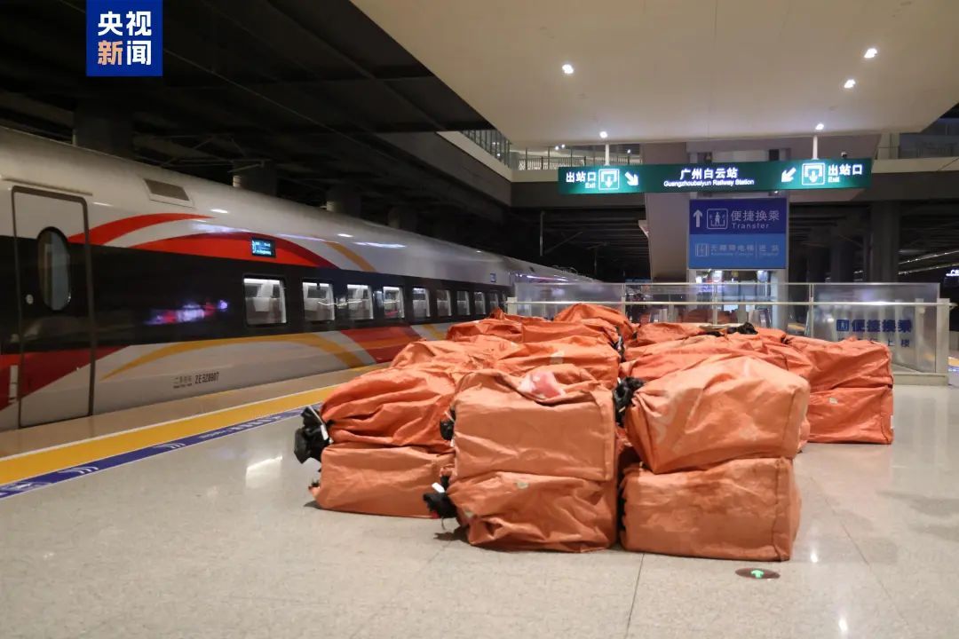 首趟“荔枝专列”驶出大湾区,华中地区市民快尝鲜 首趟“荔枝专列”驶出大湾区,华中地区市民快尝鲜