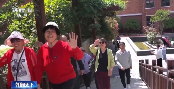 23元吃三餐！同学会+篝火趴 中小城市这样宠银发旅居客