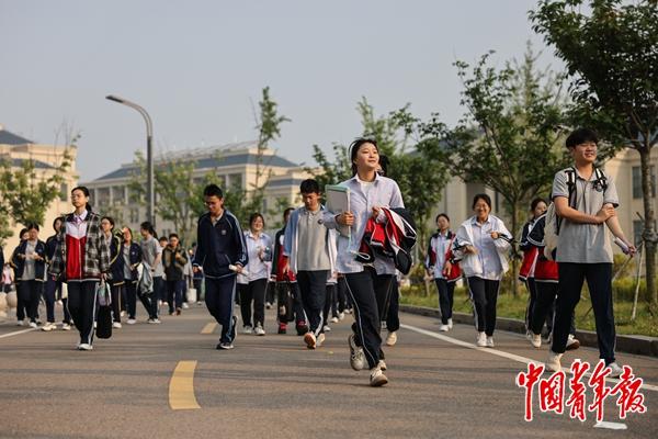 越过晨昏 奔赴山海