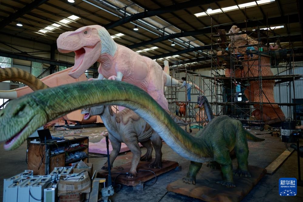 新华全媒+丨从“彩灯之乡”到“恐龙工厂”——自贡制造走向全球 新华全媒+丨从“彩灯之乡”到“恐龙工厂”——自贡制造走向全球