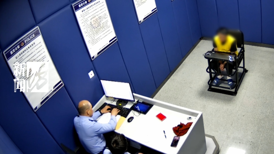 事发上海高架,小轿车逆行同时竟还"S走位"!交警"咆哮"狂追 事发上海高架,小轿车逆行同时竟还"S走位"!交警"咆哮"狂追