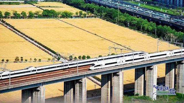 高铁列车“飙车”？官方解答来了！