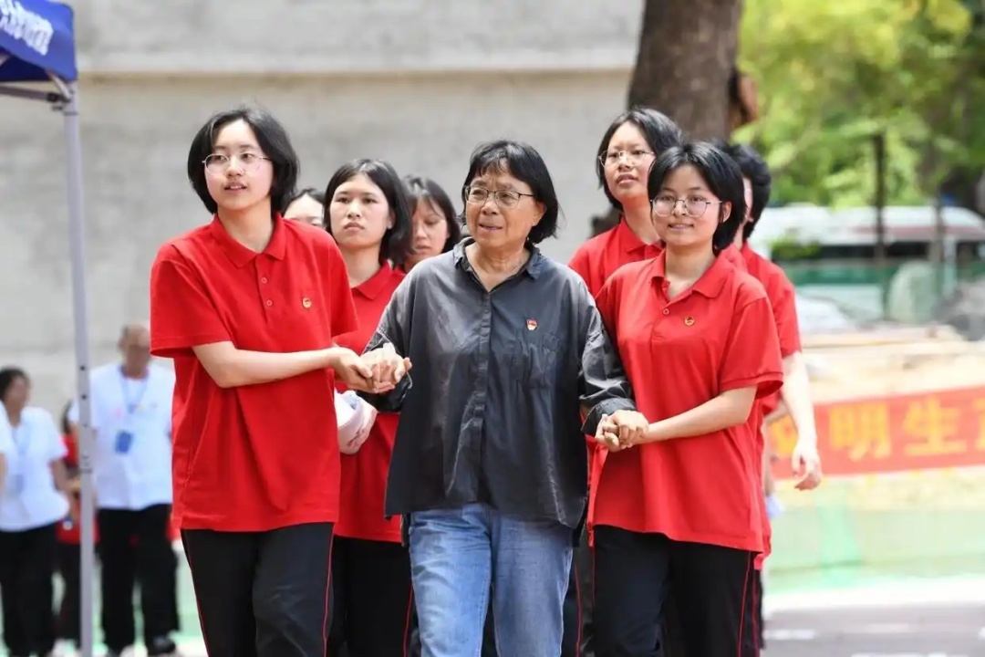 连续15年!张桂梅的小喇叭再次吹响 连续15年!张桂梅的小喇叭再次吹响