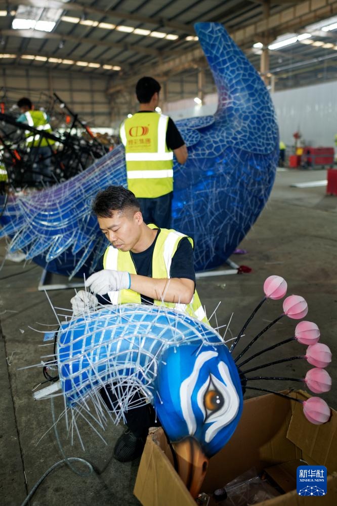 新华全媒+丨从“彩灯之乡”到“恐龙工厂”——自贡制造走向全球 新华全媒+丨从“彩灯之乡”到“恐龙工厂”——自贡制造走向全球