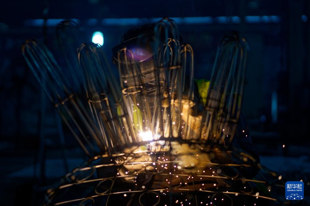 新华全媒+丨从“彩灯之乡”到“恐龙工厂”——自贡制造走向全球 新华全媒+丨从“彩灯之乡”到“恐龙工厂”——自贡制造走向全球