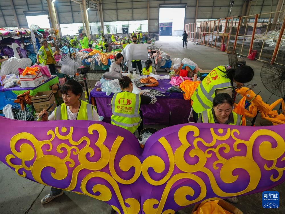 新华全媒+丨从“彩灯之乡”到“恐龙工厂”——自贡制造走向全球 新华全媒+丨从“彩灯之乡”到“恐龙工厂”——自贡制造走向全球