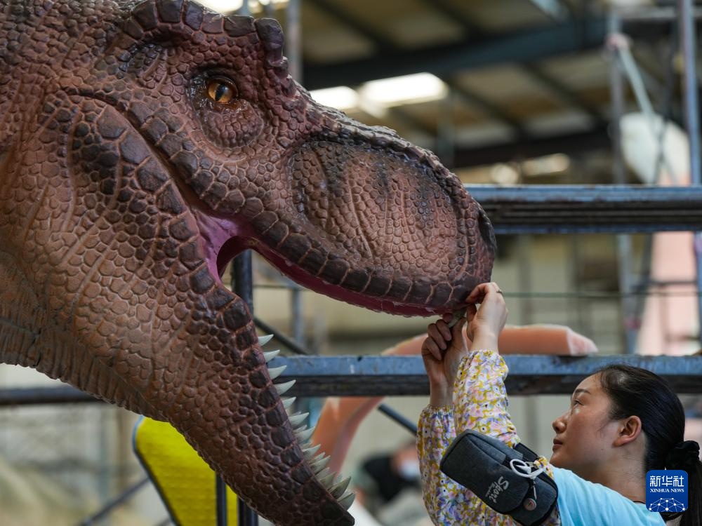 新华全媒+丨从“彩灯之乡”到“恐龙工厂”——自贡制造走向全球 新华全媒+丨从“彩灯之乡”到“恐龙工厂”——自贡制造走向全球