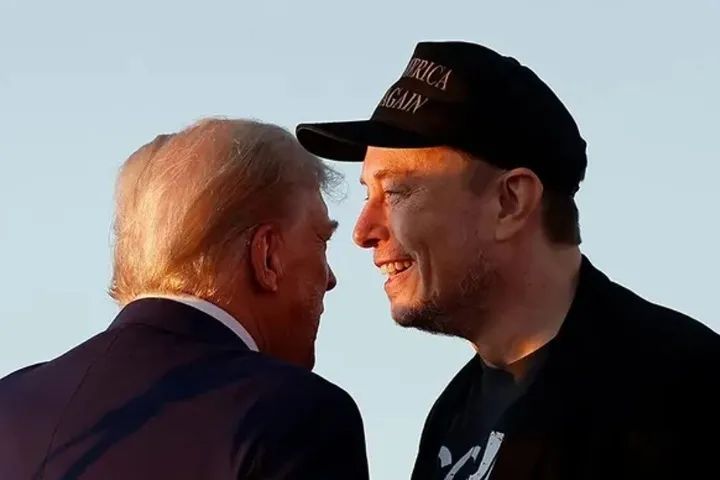 特朗普和马斯克“开撕” 特朗普和马斯克“开撕”