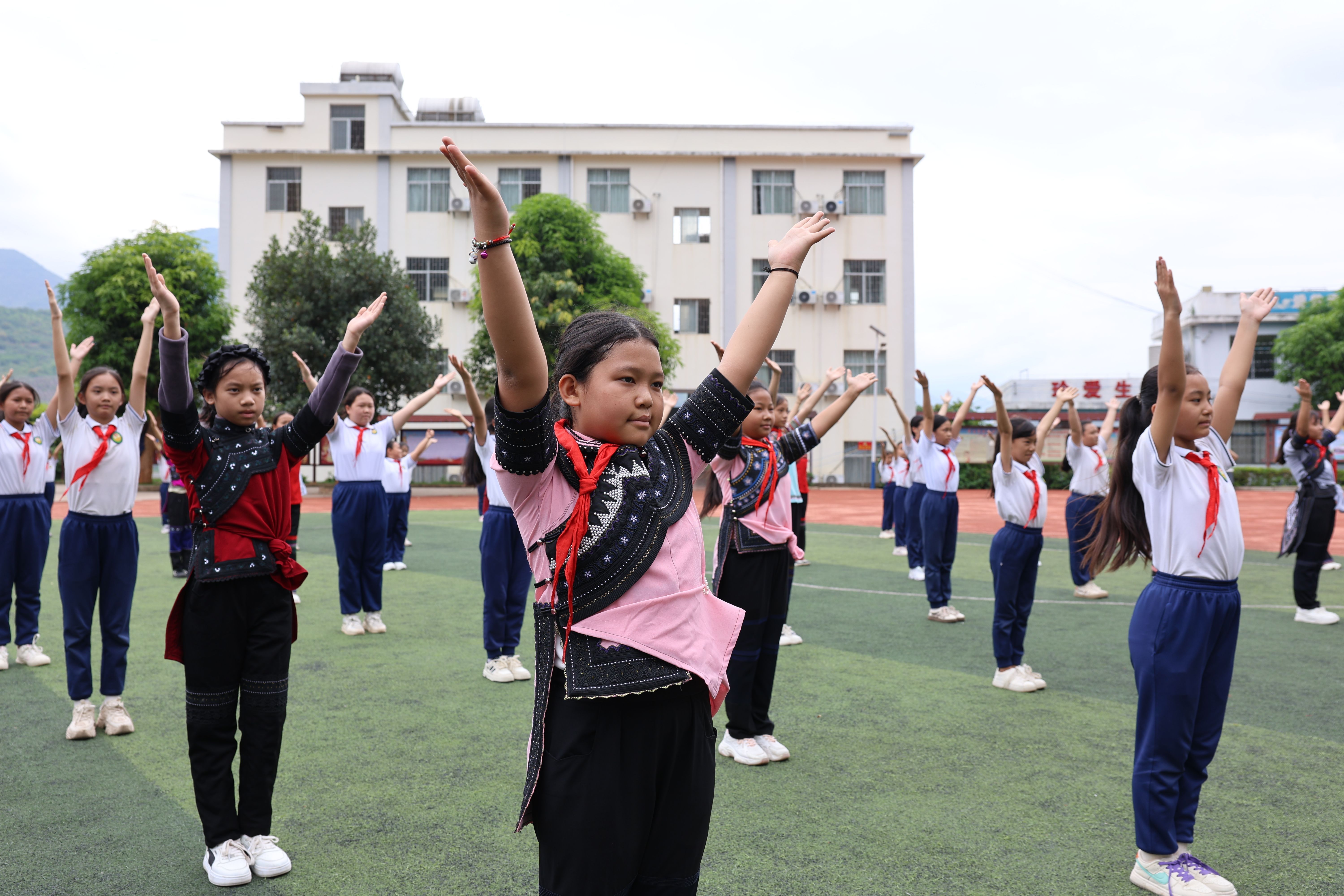 课间操“变身”大乐作!云南学生能歌善舞藏不住了 课间操“变身”大乐作!云南学生能歌善舞藏不住了