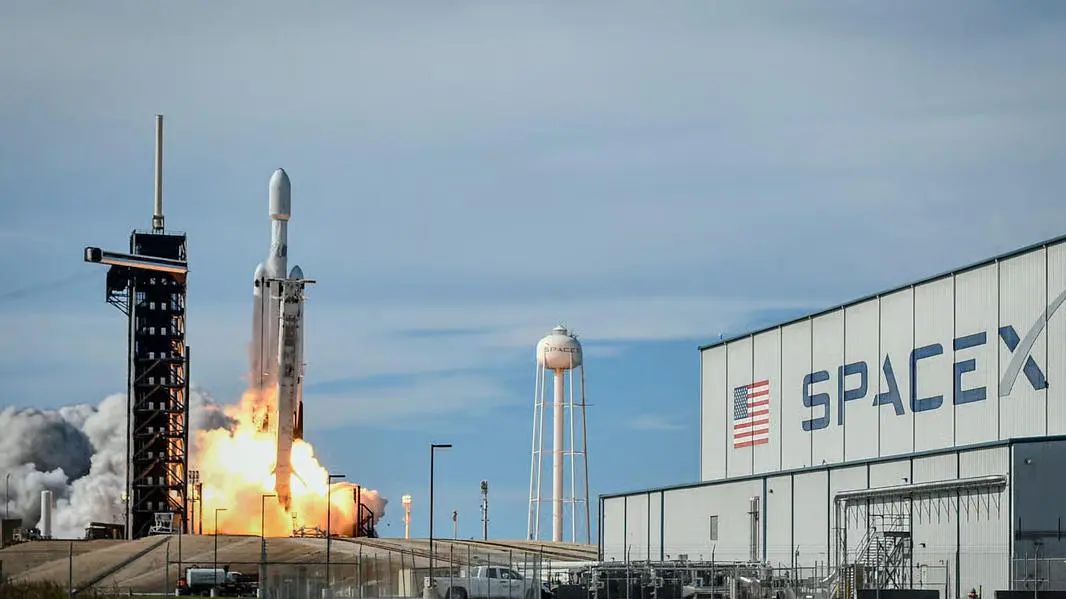 这一夜,马斯克与特朗普关系破裂、公开骂架!特斯拉市值暴跌 这一夜,马斯克与特朗普关系破裂、公开骂架!特斯拉市值暴跌