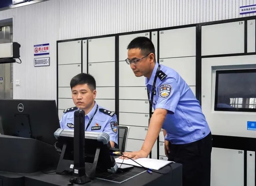 警方抓获32名假“白富美”