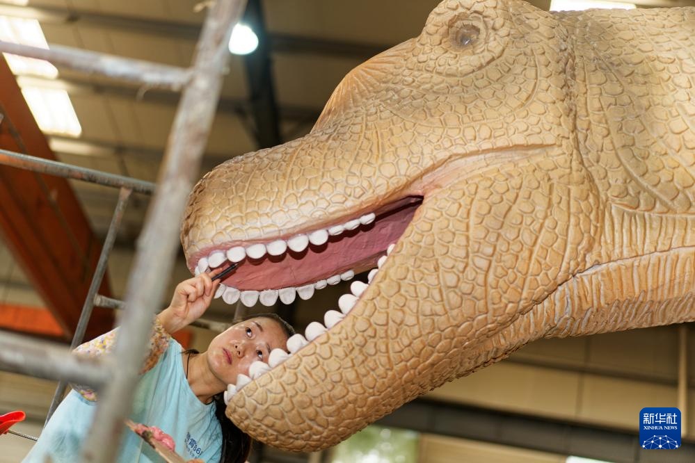 新华全媒+丨从“彩灯之乡”到“恐龙工厂”——自贡制造走向全球 新华全媒+丨从“彩灯之乡”到“恐龙工厂”——自贡制造走向全球