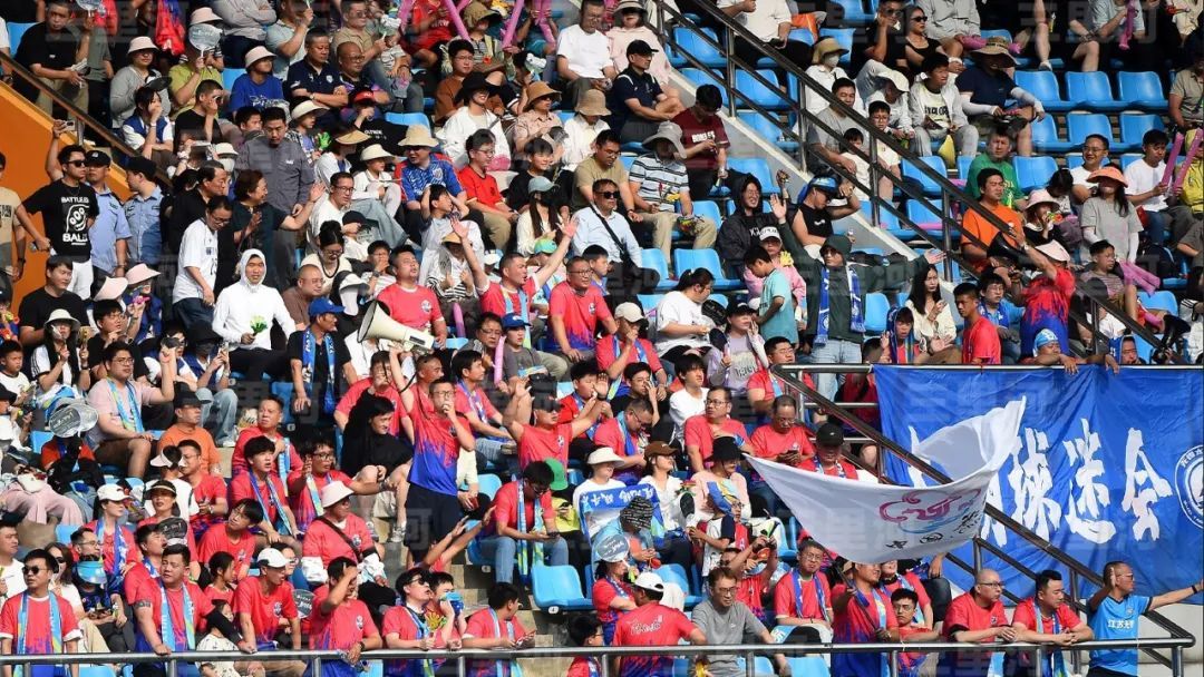 “苏超”吵翻天?散装江苏“内斗”藏着生意经 “苏超”吵翻天?散装江苏“内斗”藏着生意经