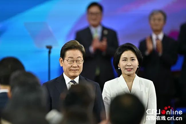 当过钢琴老师 韩第一夫人的跨界人生 当过钢琴老师 韩第一夫人的跨界人生