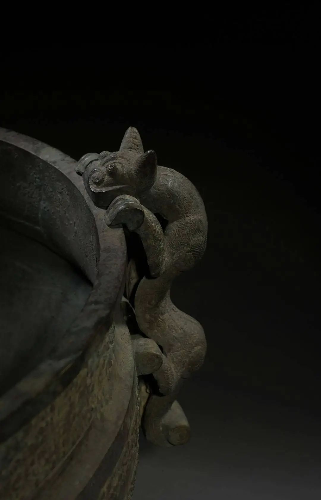 小猫喝水姿势“撞脸”三星堆文物?博物馆:有可能是它 小猫喝水姿势“撞脸”三星堆文物?博物馆:有可能是它