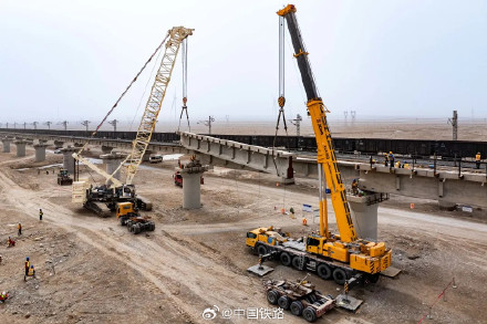 罗若铁路米兰至罗布泊段进入铺轨阶段 罗若铁路米兰至罗布泊段进入铺轨阶段