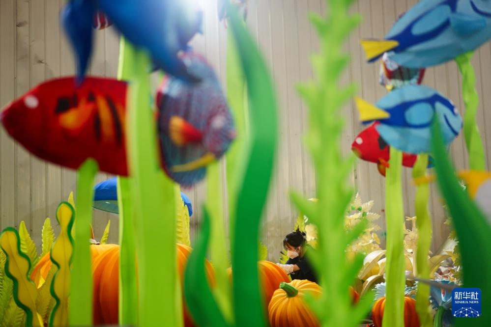 新华全媒+丨从“彩灯之乡”到“恐龙工厂”——自贡制造走向全球 新华全媒+丨从“彩灯之乡”到“恐龙工厂”——自贡制造走向全球