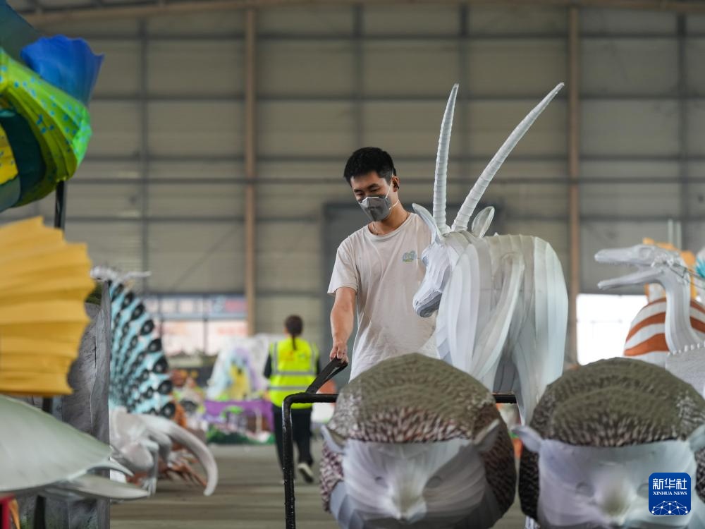 新华全媒+丨从“彩灯之乡”到“恐龙工厂”——自贡制造走向全球 新华全媒+丨从“彩灯之乡”到“恐龙工厂”——自贡制造走向全球