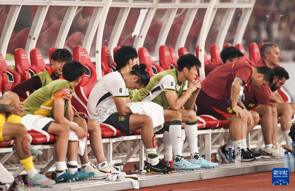 足球——世预赛:中国队不敌印尼队 足球——世预赛:中国队不敌印尼队