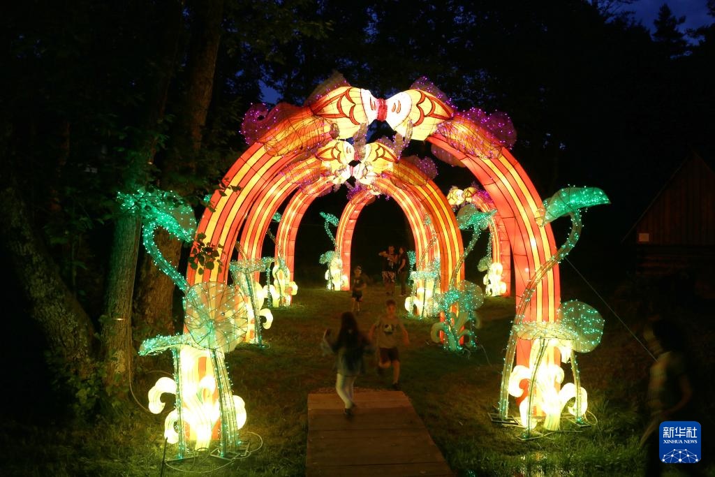 新华全媒+丨从“彩灯之乡”到“恐龙工厂”——自贡制造走向全球 新华全媒+丨从“彩灯之乡”到“恐龙工厂”——自贡制造走向全球