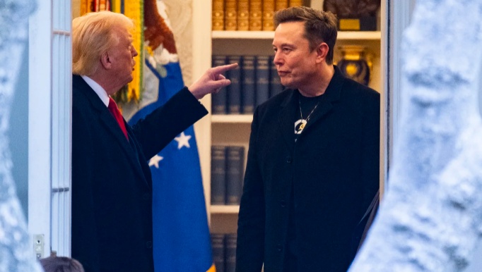 特朗普与马斯克关系破裂 特斯拉市值迅速蒸发千亿美元 特朗普与马斯克关系破裂 特斯拉市值迅速蒸发千亿美元
