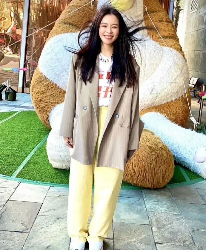 50岁徐若瑄分享抗癌成功后近况：术后唱歌更好听了