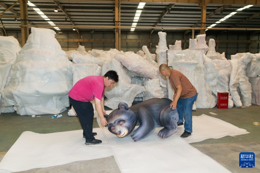 新华全媒+丨从“彩灯之乡”到“恐龙工厂”——自贡制造走向全球 新华全媒+丨从“彩灯之乡”到“恐龙工厂”——自贡制造走向全球