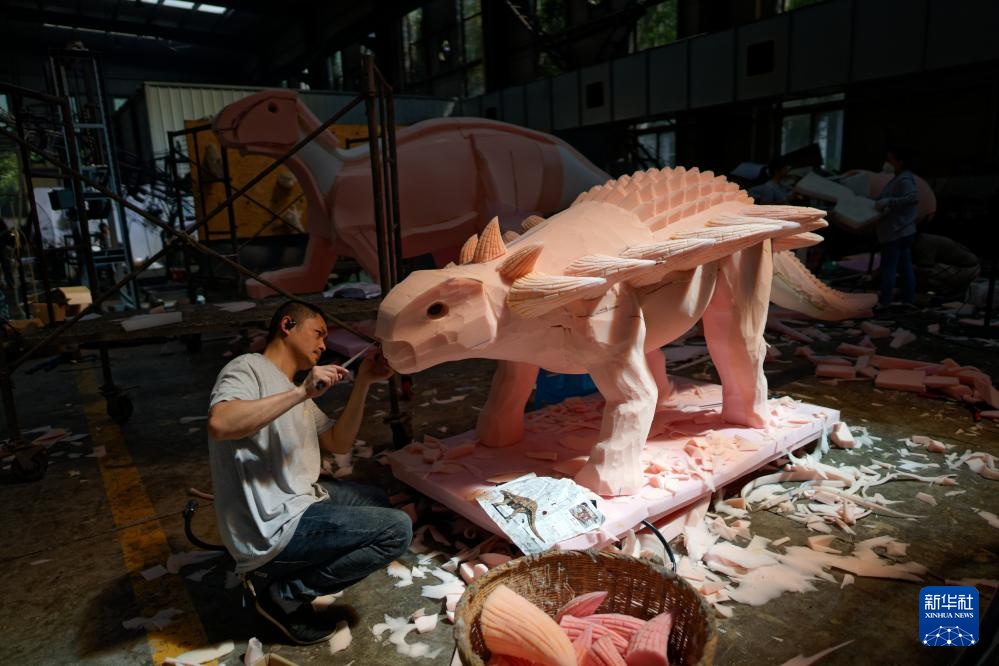 新华全媒+丨从“彩灯之乡”到“恐龙工厂”——自贡制造走向全球 新华全媒+丨从“彩灯之乡”到“恐龙工厂”——自贡制造走向全球