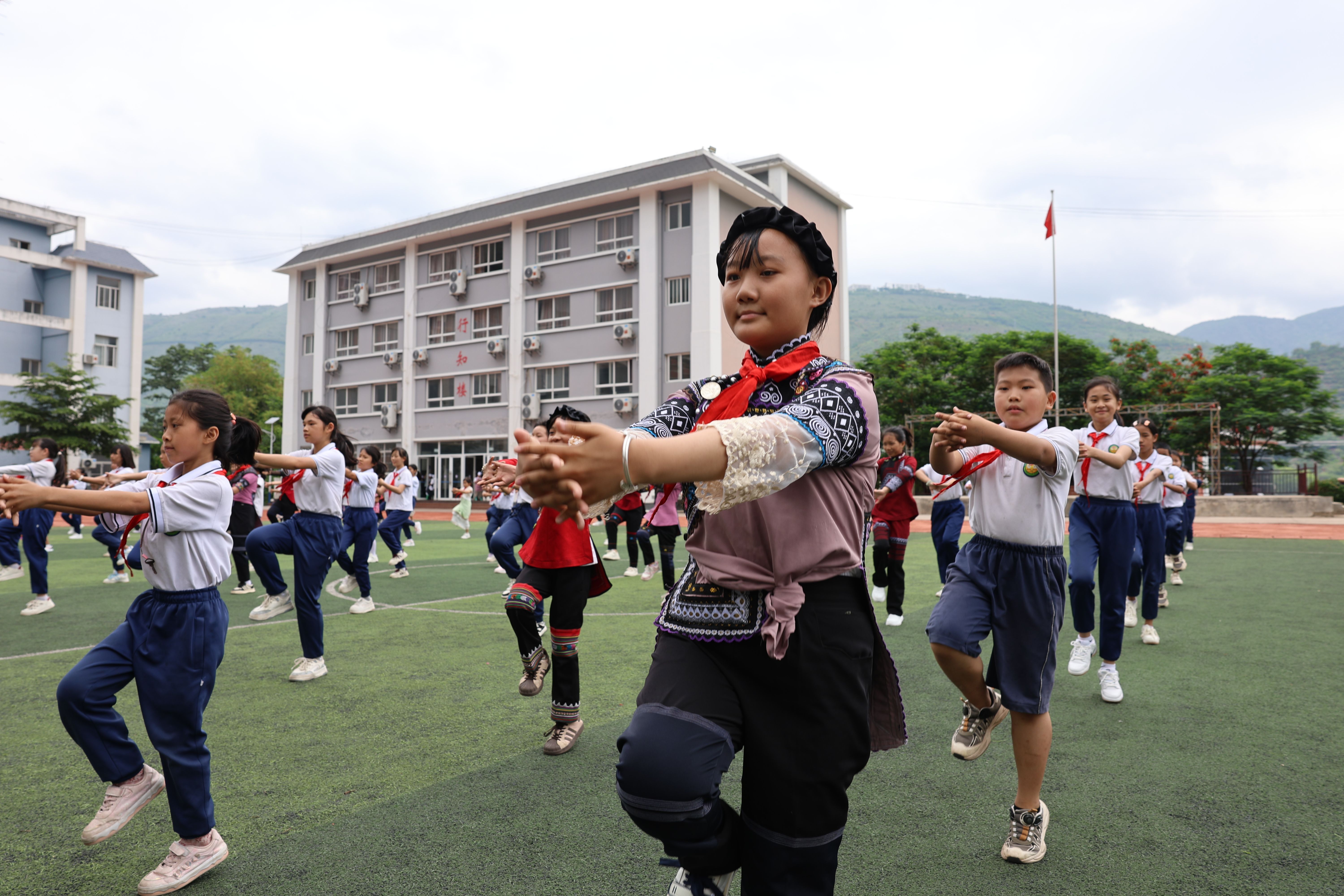 课间操“变身”大乐作!云南学生能歌善舞藏不住了 课间操“变身”大乐作!云南学生能歌善舞藏不住了