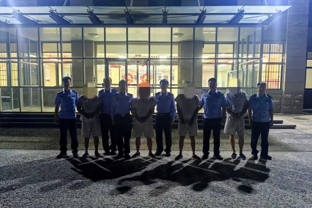 禁渔期威海市惊现“蟹霸王”!七人强卖3000元劣质蟹被铐! 禁渔期威海市惊现“蟹霸王”!七人强卖3000元劣质蟹被铐!