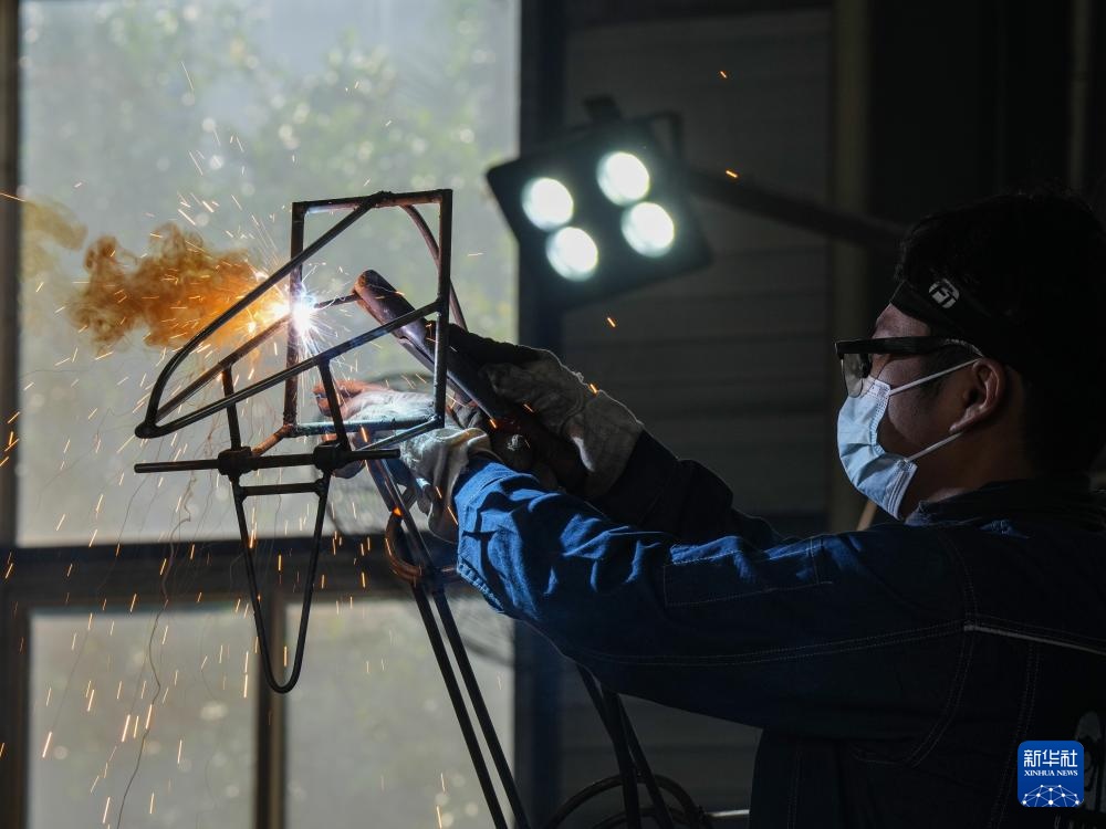 新华全媒+丨从“彩灯之乡”到“恐龙工厂”——自贡制造走向全球 新华全媒+丨从“彩灯之乡”到“恐龙工厂”——自贡制造走向全球