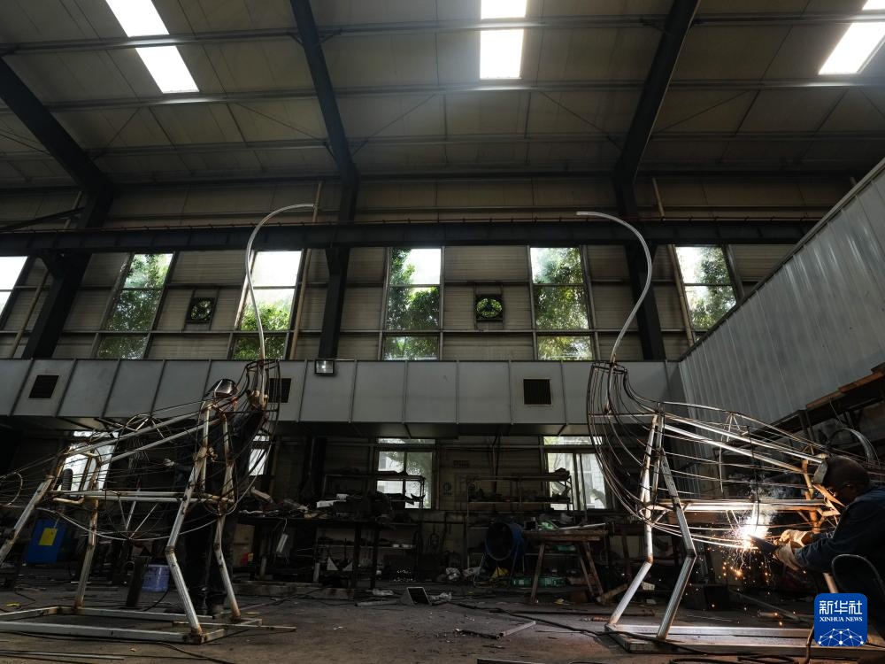 新华全媒+丨从“彩灯之乡”到“恐龙工厂”——自贡制造走向全球 新华全媒+丨从“彩灯之乡”到“恐龙工厂”——自贡制造走向全球