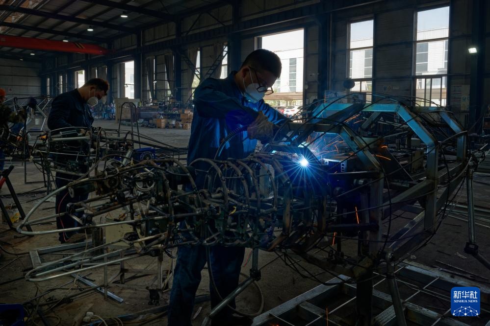 新华全媒+丨从“彩灯之乡”到“恐龙工厂”——自贡制造走向全球 新华全媒+丨从“彩灯之乡”到“恐龙工厂”——自贡制造走向全球