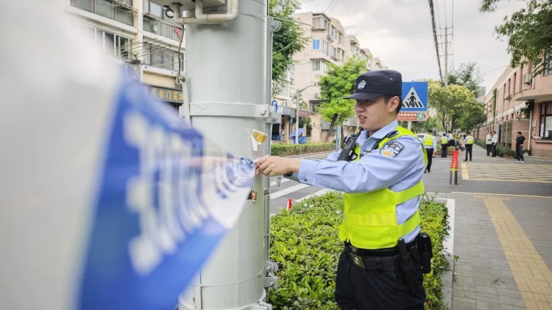 总有几个“马大哈”让蜀黍展现暖心力！高考首日，上海5000余名警辅安保护考