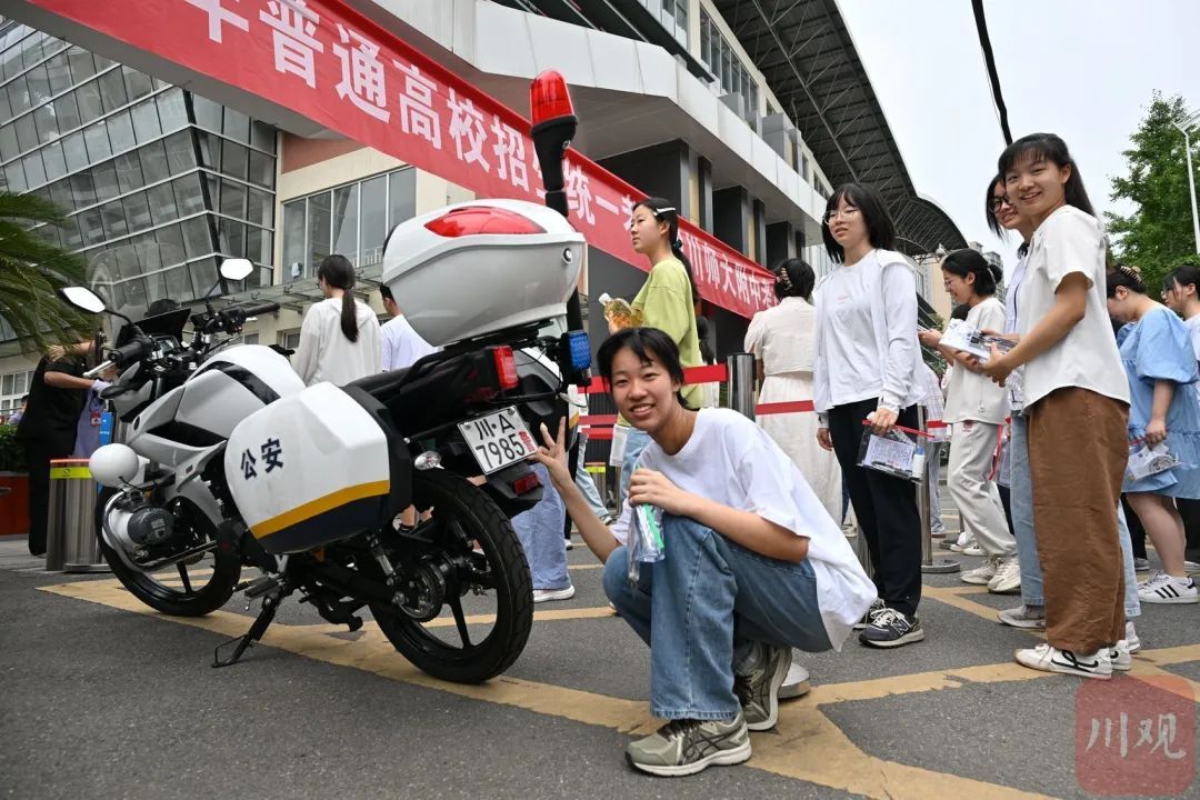 开考!四川“高考表情”上新 开考!四川“高考表情”上新