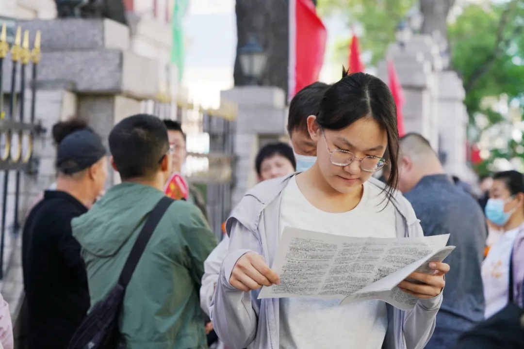嚯!送考“名场面”,来了! 嚯!送考“名场面”,来了!