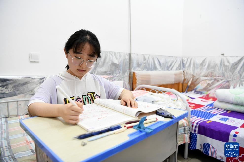 “玻璃女孩”高考记 “玻璃女孩”高考记