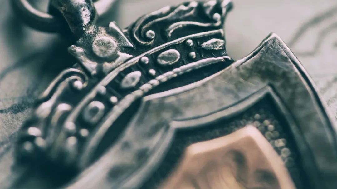 考古学家在瑞典农田发现维京时期的白银宝藏,千年布袋保存至今 考古学家在瑞典农田发现维京时期的白银宝藏,千年布袋保存至今