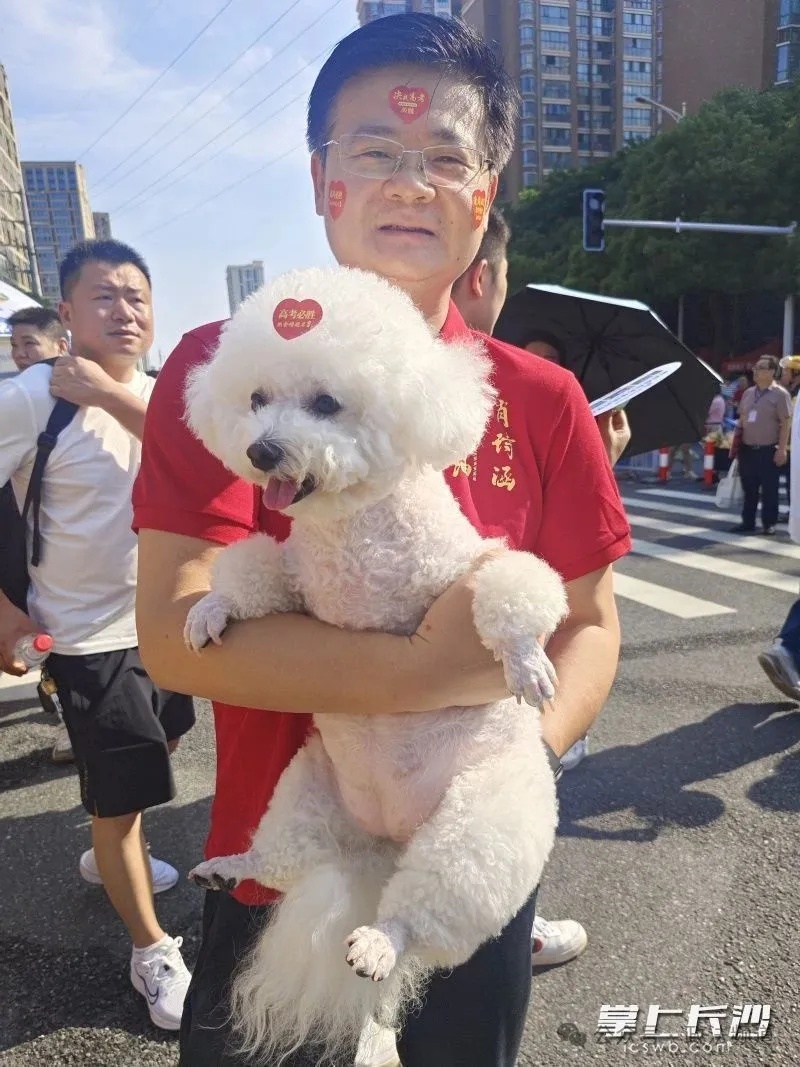 嚯!送考“名场面”,来了! 嚯!送考“名场面”,来了!