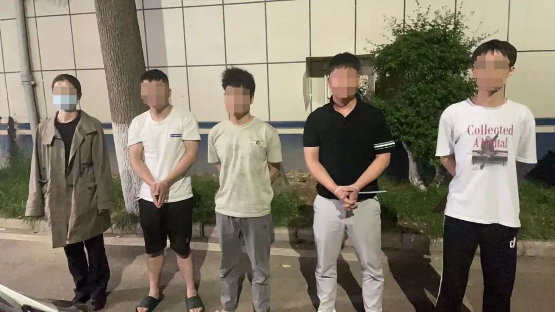 破门而入!32名“白富美”,落网! 破门而入!32名“白富美”,落网!