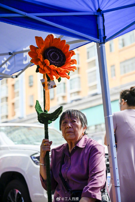 高考首日全国多地现场直击