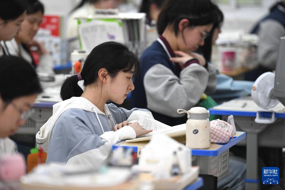 “玻璃女孩”高考记 “玻璃女孩”高考记